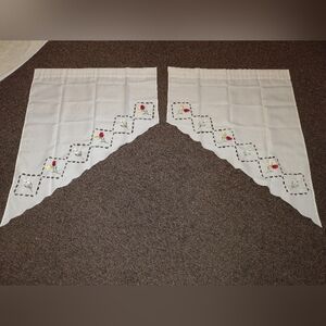 2 Sets Of White Swags With Flowers